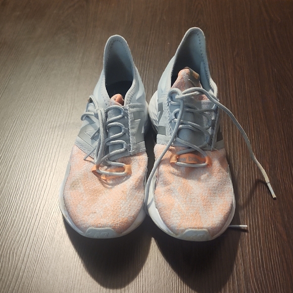 New Balance Sky Blue and Coral Sneakers - Picture 2 of 5